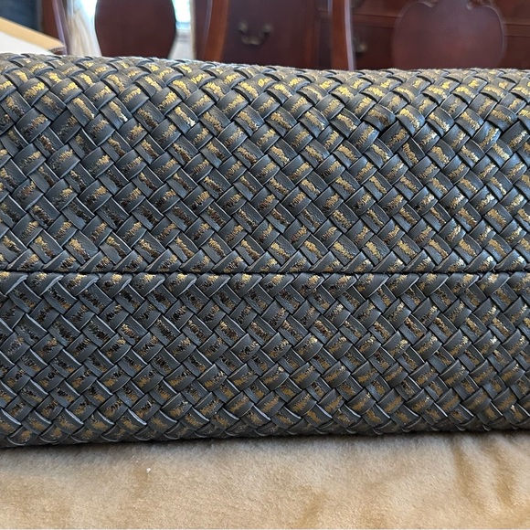 Stunning Bottega Veneta Medium Cabat Tote, Limited Edition, Dark Gray and Gold - Picture 6 of 11
